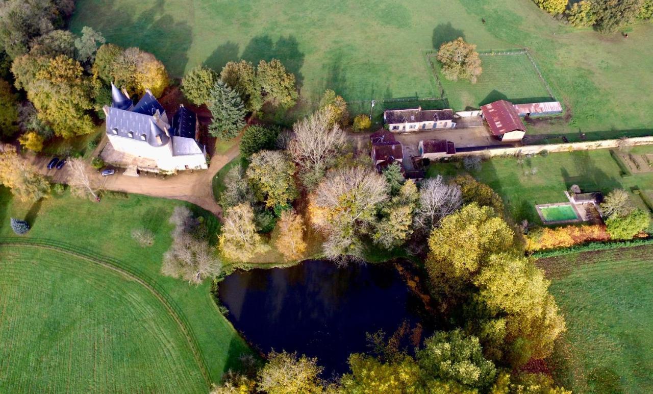Cottages De Chateau De Vaux Yvre-l'Eveque Exterior photo